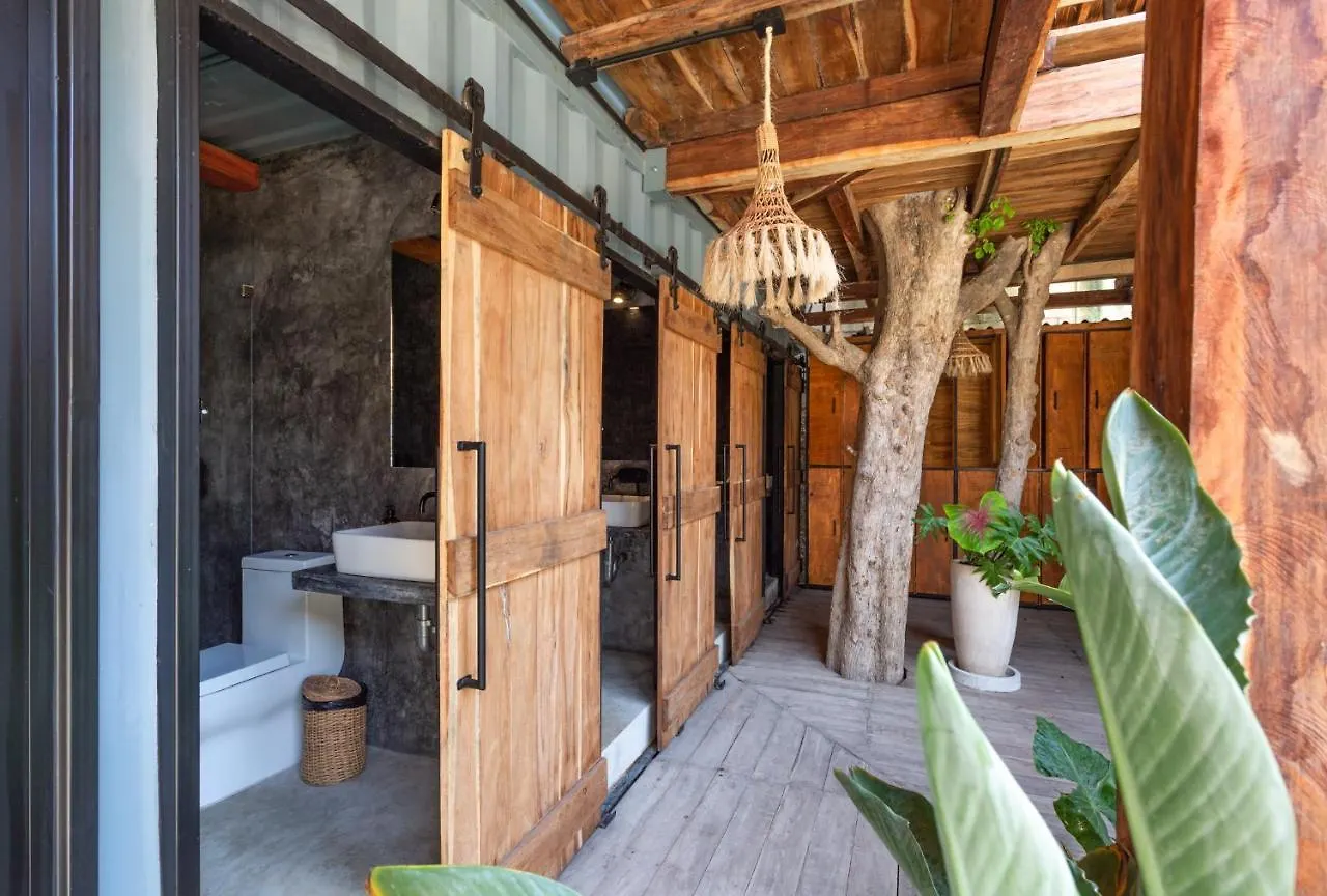 Meteora Stay & Coffeehouse Tulum Albergue